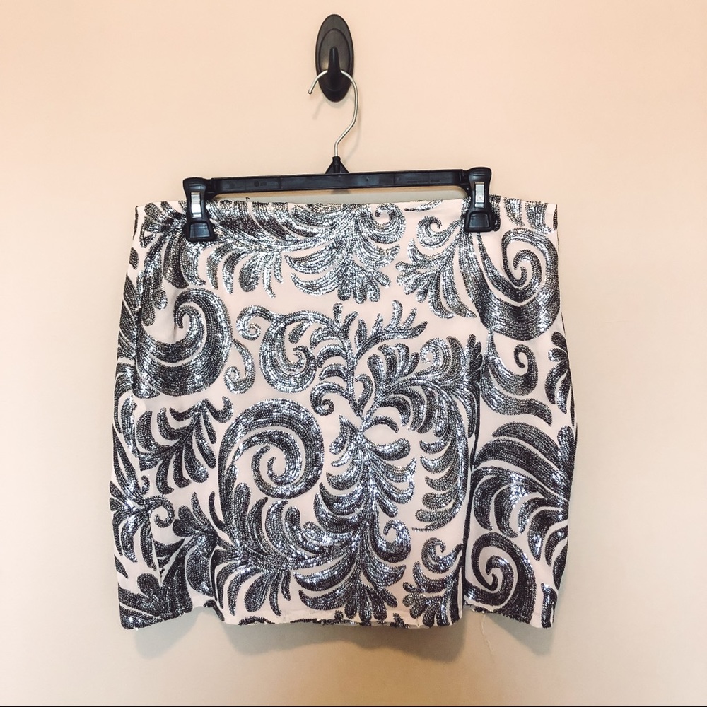 1.State Skirt - size medium
